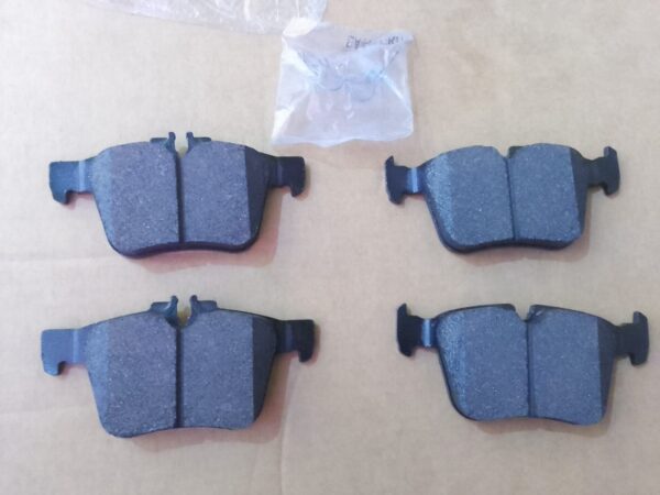 W205 REAR BRAKE PADS